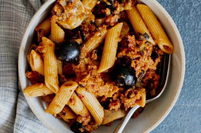 10-minute sun-dried tomato pasta for those nights when you need a meal FAST. It's hearty, tangy, and full of flavor.